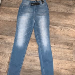 Fashion nova jeans ( NEW - size 7)